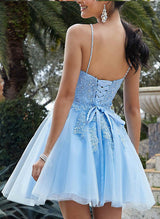 A-Line/Princess Sleeveless Knee-Length V-Neck Tulle Homecoming Dresses with Appliques Lace