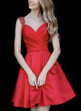 A-Line Sweetheart Short/Mini Satin Homecoming Dresses With Rhinestone