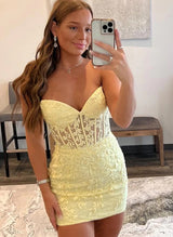 Sheath/Column Sleeveless Strapless Lace Short/Mini Homecoming Dresses With Lace