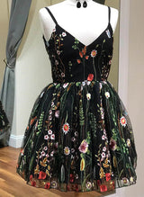 A-Line V-Neck Short/Mini Lace/Tulle Homecoming Dresses With Flower(s)