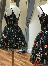 A-Line V-Neck Short/Mini Lace/Tulle Homecoming Dresses With Flower(s)