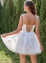 A-Line V-Neck Sleeveless Short Homecoming Dresses With Appliques Lace