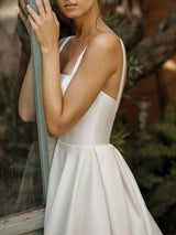 Retro Wedding Dresses Square Neck Sleeveless Satin Fabric Court Train Sash Bridal Dress