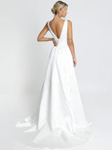 White Casual Wedding Dress Satin Fabric Chic V-Neck Sleeveless Sexy Backless A-Line Bridal Gowns