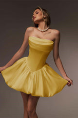 Beautiful Strapless Satin Homecoming Dresses Sleeveless A-Line Mini With Pleats