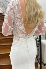 Exquisite V-Neck Mermaid Wedding Dresses Appliques Lace Long Sleeves Open Back With Buttons