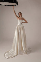 Gorgeous Spaghetti-Straps Sleeveless A-Line Evening Dresses Long With Pleats