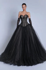 Luxury Black Sweetheart Strapless Tulle A-Line Evening Dresses Lace-Up Back With Gloves Pleats