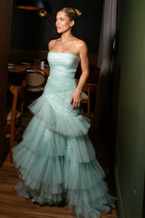 Glamorous Strapless Sleeveless Tulle Evening Dresses Floor Length With Pleats Zipper