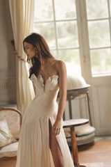 Elegant V-Neck Strapless Sleeveless Evening Dresses High Split With Zipper Pleats