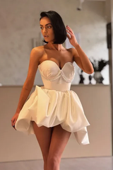 Glamorous Sweetheart Strapless Sleeveless Satin Homecoming Dresses Mini Pearls With Pleats