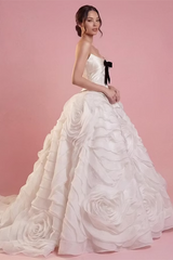 Luxurious Strapless Sleeveless Satin A-Line Evening Dresses Floor Length With Lace-Up Back