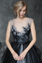 Black Gothic Wedding Dresses A-Line Chic V-Neck Sleeveless Ball Gown Tulle Lace Bridal Gown-Dbrbridal