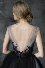 Black Gothic Wedding Dresses A-Line Chic V-Neck Sleeveless Ball Gown Tulle Lace Bridal Gown-Dbrbridal