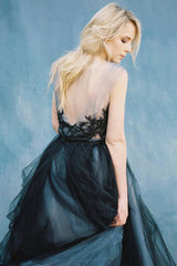 Black Gothic Wedding Dresses A-Line Chic V-Neck Sleeveless Ball Gown Tulle Lace Bridal Gown-Dbrbridal