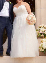 Chic A-line Strapless Sleeveless Tulle Lace Court Train Wedding Dresses Appliques Lace-Dbrbridal
