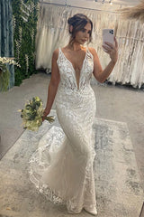 Fabulous Long Mermaid V-neck Sleeveless Lace Backless Wedding Dress-Dbrbridal