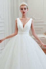 Princess Wedding Dress Ball Gown Chic V-Neck Sleeveless Court Train Bridal Gowns-Dbrbridal
