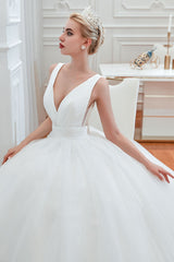 Princess Wedding Dress Ball Gown Chic V-Neck Sleeveless Court Train Bridal Gowns-Dbrbridal