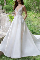 Retro Wedding Dress Chic V-Neck Sleeveless A-line Lace Satin Bridal Gowns With Train-Dbrbridal