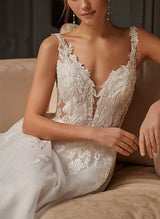 Sleeveless Chic A-line V-Neck Tulle Wedding Dress Appliques Lace Sweep Train-Dbrbridal