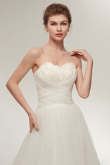 Strapless Wedding Dresses Ivory Sweetheart Neckline Bridal Gown Feathers Tulle Wedding Gown With Train-Dbrbridal