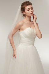 Strapless Wedding Dresses Ivory Sweetheart Neckline Bridal Gown Feathers Tulle Wedding Gown With Train-Dbrbridal