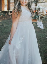 V-Neck Sleeveless Plus Size Wedding Dresses Sweep Train Appliques Lace-Dbrbridal