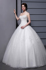 Wedding Dresses Ball Gown Strapless Bridal Dress Ivory Sweetheart Neckline Tulle Applique Beaded Wedding Gown-Dbrbridal