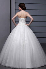 Wedding Dresses Ball Gown Strapless Bridal Dress Ivory Sweetheart Neckline Tulle Applique Beaded Wedding Gown-Dbrbridal
