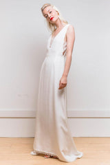 White Casual Wedding Dress A-Line Chic V-Neck Sleeveless Sexy Backless Buttons Satin Fabric Lace Long Bridal Gowns-Dbrbridal