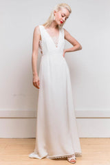 White Casual Wedding Dress A-Line Chic V-Neck Sleeveless Sexy Backless Buttons Satin Fabric Lace Long Bridal Gowns-Dbrbridal