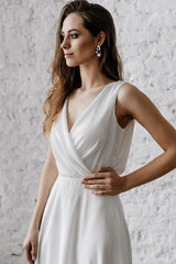 White Casual Wedding Dress With Train Chic V-Neck Sleeveless Sexy Backless Lace A-Line Chiffon Bridal Gowns-Dbrbridal