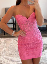 Sheath/Column Sleeveless Strapless Lace Short/Mini Homecoming Dresses With Lace