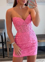 Sheath/Column Sleeveless Strapless Lace Short/Mini Homecoming Dresses With Lace