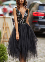A-Line Sleeveless V-Neck Tulle Sequined Tea-Length Homecoming Dresses With Sequins