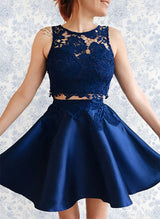 A-Line/Princess Scoop Neck Satin Short/Mini Homecoming Dress With Appliques Lace