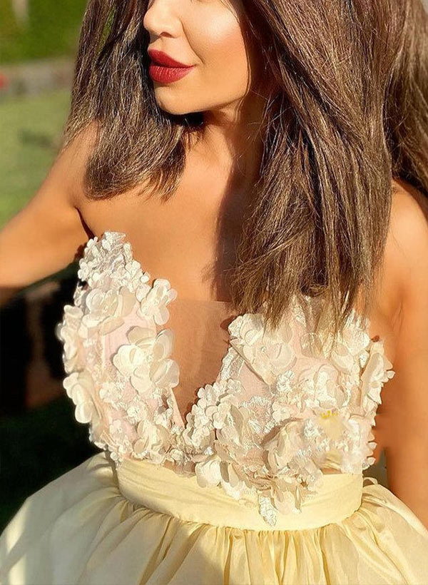 A-Line V-neck Sleeveless Short/Mini Homecoming Dresses With Appliques Lace