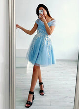 A-Line Off-The-Shoulder Short/Mini Tulle Homecoming Dresses With Appliques Lace