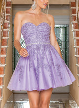 A-Line Sweetheart Sleeveless Short/Mini Lace Homecoming Dresses