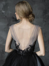Black Gothic Wedding Dresses A-Line Chic V-Neck Sleeveless Ball Gown Tulle Lace Bridal Gown