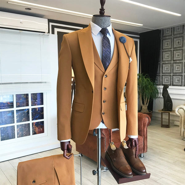 Gold Brown New Arrival Peaked Lapel Men Suits with Three Pieces