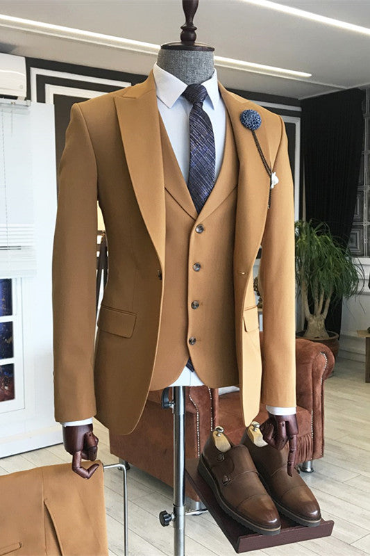 Gold Brown New Arrival Peaked Lapel Men Suits with Three Pieces