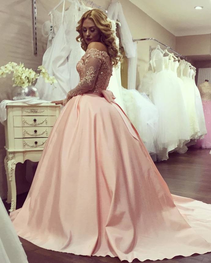 Off-the-Shoulder Long Sleevess Evening Dresses Lace Puffy Skirt Prom Dresses Online