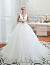 Princess Wedding Dress Ball Gown Chic V-Neck Sleeveless Court Train Bridal Gowns
