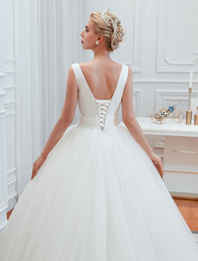 Princess Wedding Dress Ball Gown Chic V-Neck Sleeveless Court Train Bridal Gowns