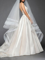 Retro Wedding Dress Chic V-Neck Sleeveless A-line Lace Satin Bridal Gowns With Train