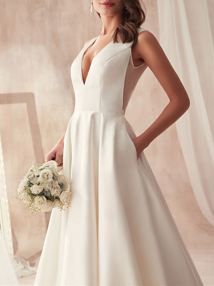 Retro Wedding Dresses A-line Chic V-Neck Sleeveless Long Pleat Bridal Gowns With Train