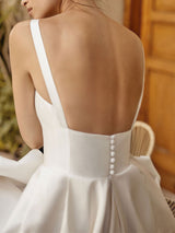 Retro Wedding Dresses Square Neck Sleeveless Satin Fabric Court Train Sash Bridal Dress