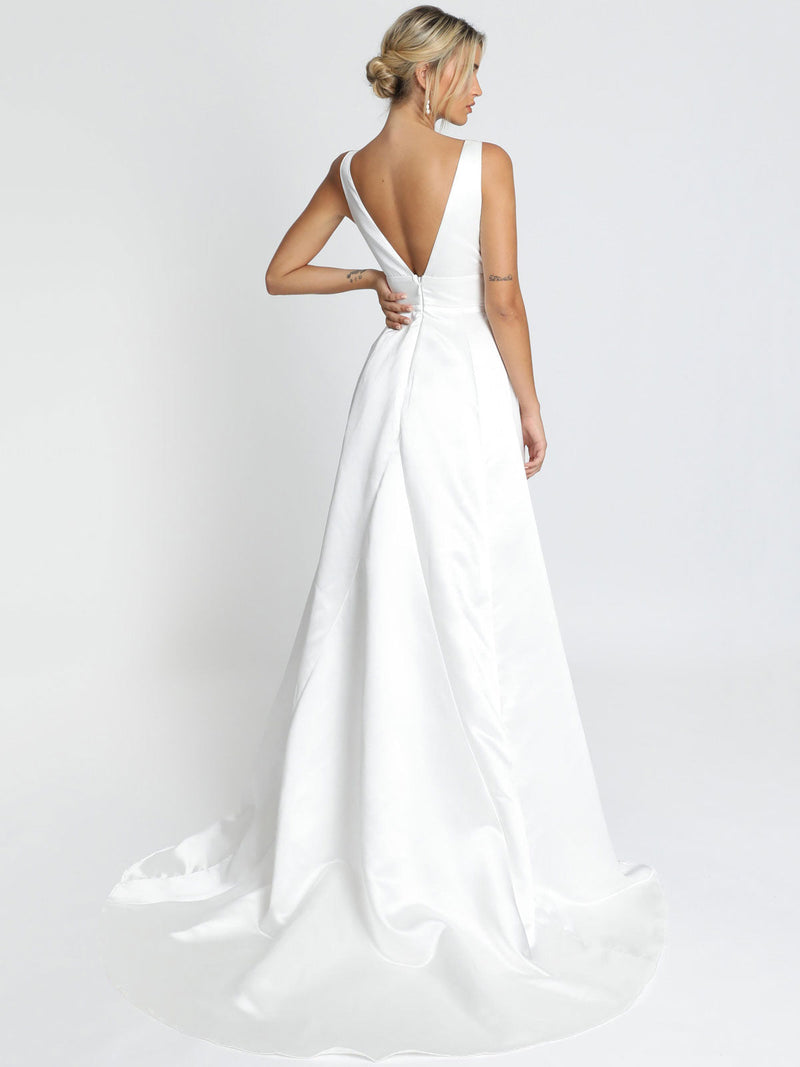 White Casual Wedding Dress Satin Fabric Chic V-Neck Sleeveless Sexy Backless A-Line Bridal Gowns